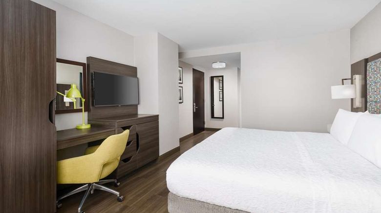 <b>Hampton Inn Manhattan Empire State Bldg Room</b>. Images powered by <a href="https://iceportal.shijigroup.com/" title="IcePortal" target="_blank">IcePortal</a>.