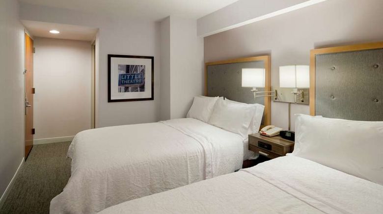<b>Hampton Inn Manhattan-Madison Sq Garden Room</b>. Images powered by <a href="https://iceportal.shijigroup.com/" title="IcePortal" target="_blank">IcePortal</a>.
