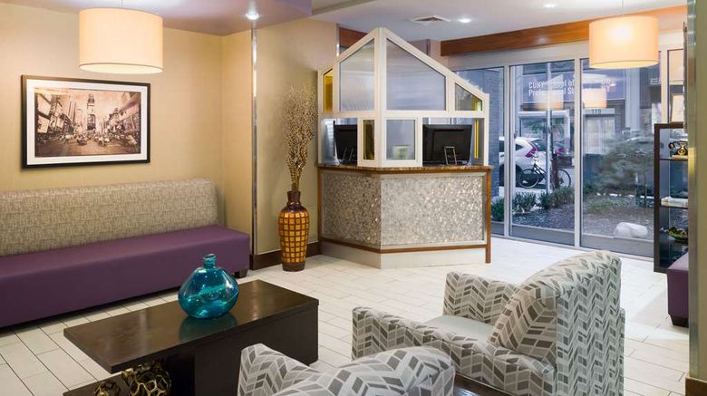 <b>Hampton Inn Manhattan-Madison Sq Garden Lobby</b>. Images powered by <a href="https://iceportal.shijigroup.com/" title="IcePortal" target="_blank">IcePortal</a>.