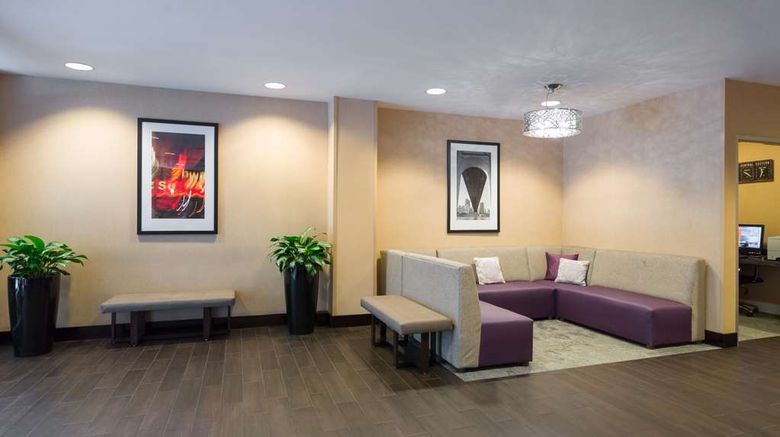 <b>Hampton Inn Manhattan Times Square South Lobby</b>. Images powered by <a href="https://iceportal.shijigroup.com/" title="IcePortal" target="_blank">IcePortal</a>.
