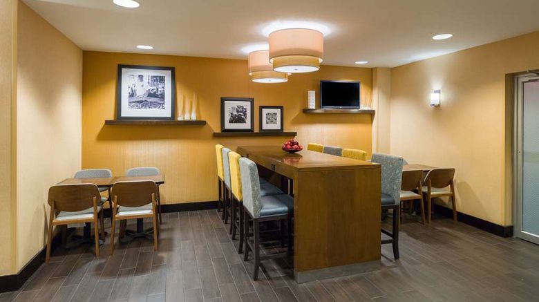 <b>Hampton Inn Manhattan Times Square South Restaurant</b>. Images powered by <a href="https://iceportal.shijigroup.com/" title="IcePortal" target="_blank">IcePortal</a>.