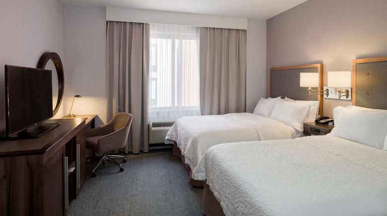 <b>Hampton Inn Manhattan Times Square South Room</b>. Images powered by <a href="https://iceportal.shijigroup.com/" title="IcePortal" target="_blank">IcePortal</a>.