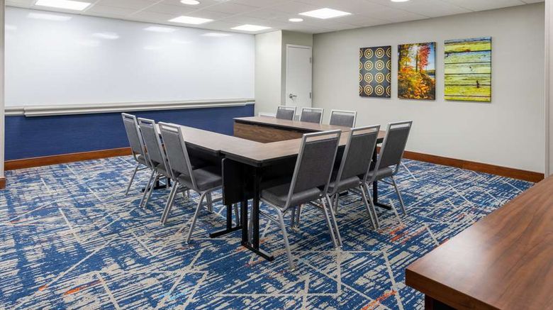 <b>Hampton Inn Harriman Woodbury Meeting</b>. Images powered by <a href="https://iceportal.shijigroup.com/" title="IcePortal" target="_blank">IcePortal</a>.