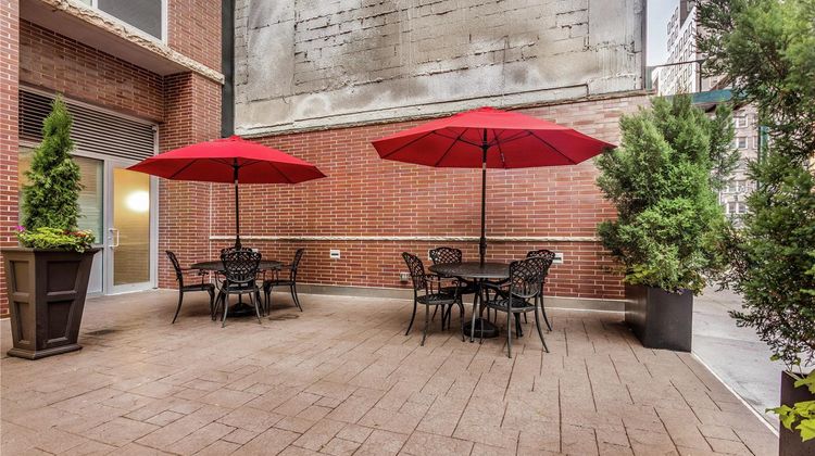 Hampton Inn Manhattan Grand Central Exterior