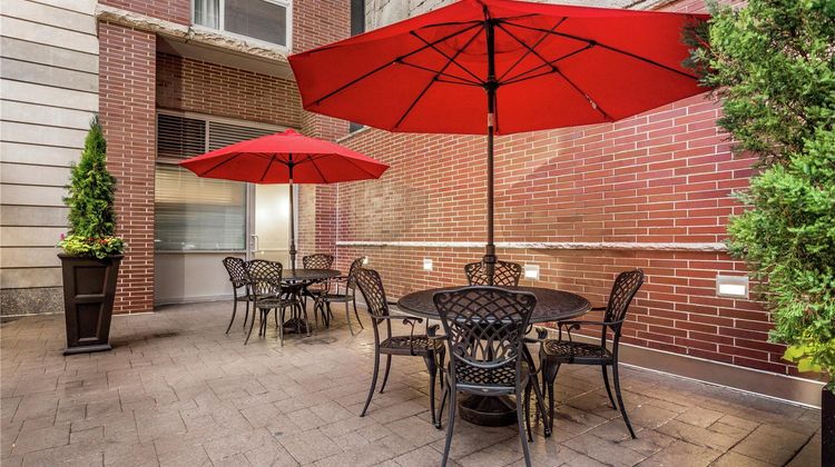 Hampton Inn Manhattan Grand Central Exterior