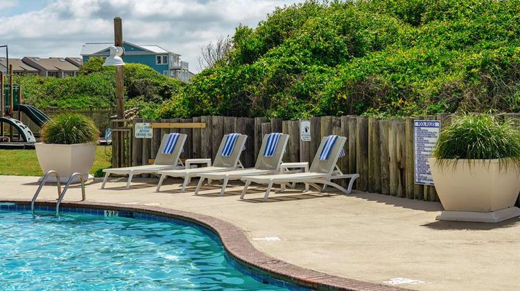 DoubleTree by Hilton Atlantic Beach Pool