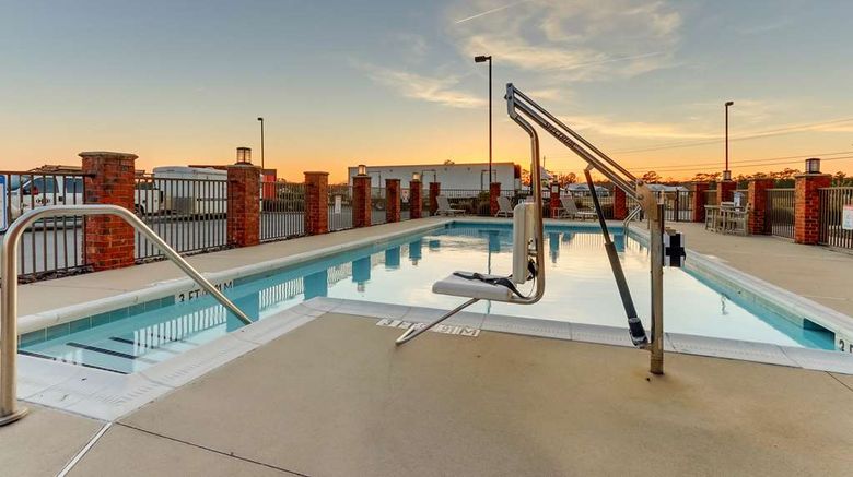 <b>Hampton Inn & Suites Swansboro Pool</b>. Images powered by <a href="https://iceportal.shijigroup.com/" title="IcePortal" target="_blank">IcePortal</a>.