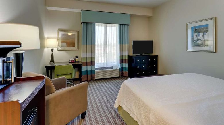 <b>Hampton Inn & Suites Swansboro Room</b>. Images powered by <a href="https://iceportal.shijigroup.com/" title="IcePortal" target="_blank">IcePortal</a>.