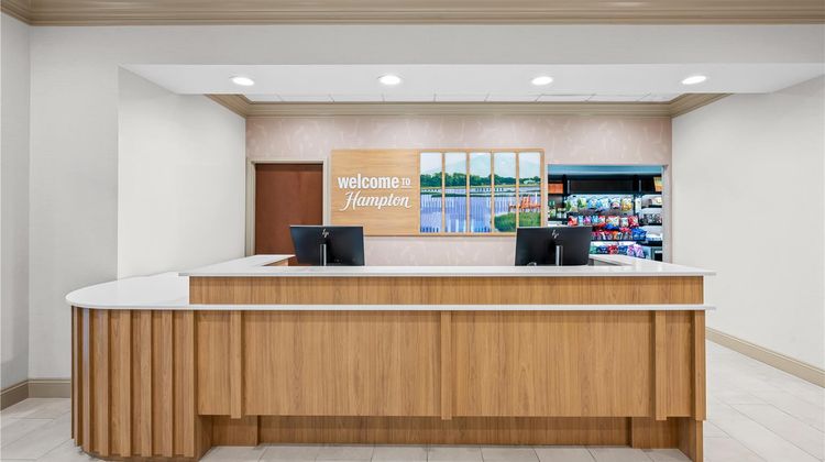 Hampton Inn & Suites Swansboro Lobby
