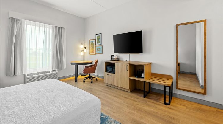 Hampton Inn & Suites Swansboro Room