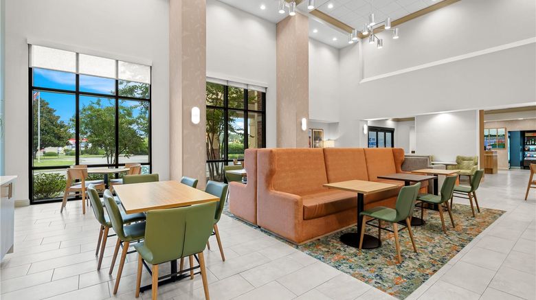 <b>Hampton Inn & Suites Swansboro Restaurant</b>. Images powered by <a href="https://iceportal.shijigroup.com/" title="IcePortal" target="_blank">IcePortal</a>.