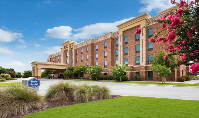 Hampton Inn & Suites Swansboro Exterior