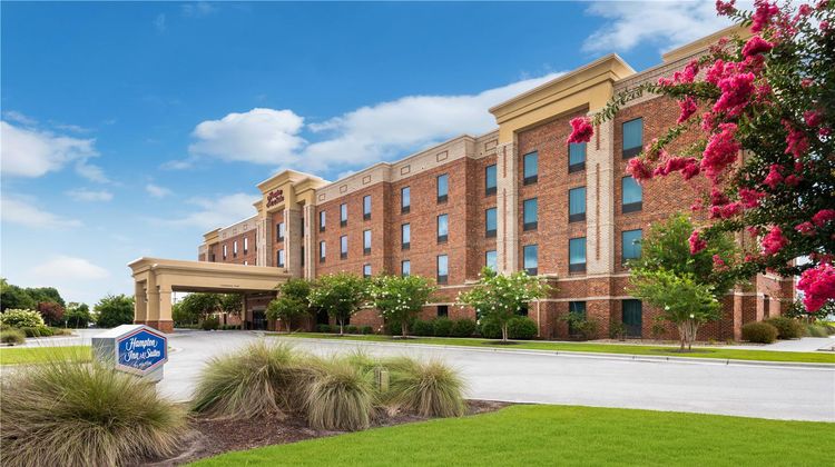 Hampton Inn & Suites Swansboro Exterior