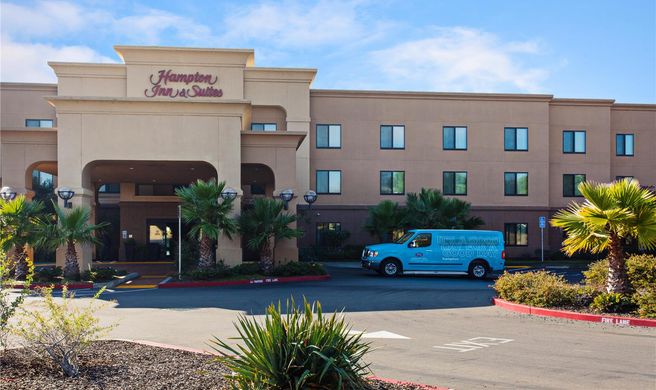 Hampton Inn & Suites Oakland Airport Exterior