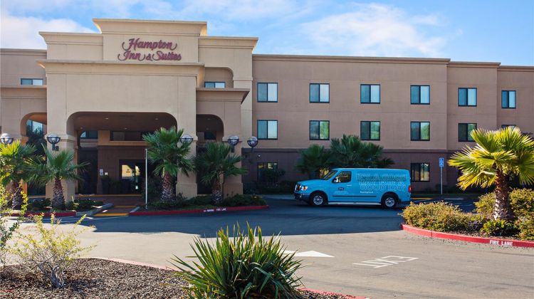 Hampton Inn & Suites Oakland Airport Exterior