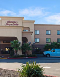 Hampton Inn & Suites Oakland Airport