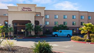 Hampton Inn & Suites Oakland Airport