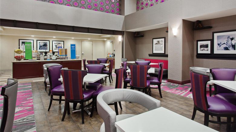 <b>Hampton Inn & Suites Oakland Airport Restaurant</b>. Images powered by <a href="https://iceportal.shijigroup.com/" title="IcePortal" target="_blank">IcePortal</a>.