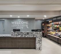 Hampton Inn & Suites Oakland Airport Lobby