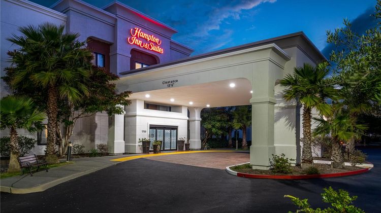 Hampton Inn & Suites Oakland Airport Exterior