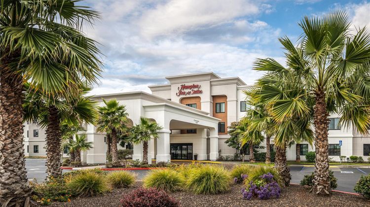 Hampton Inn & Suites Oakland Airport Exterior