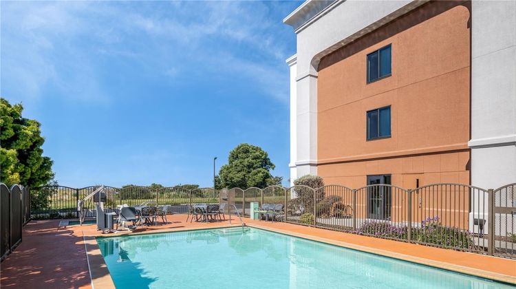 Hampton Inn & Suites Oakland Airport Pool