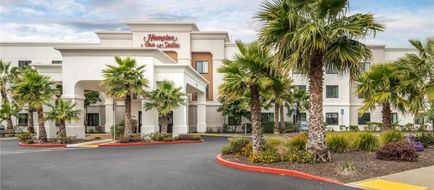 Hampton Inn & Suites Oakland Airport Exterior