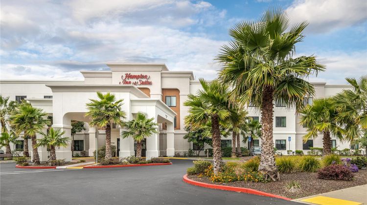 Hampton Inn & Suites Oakland Airport Exterior