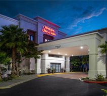 Hampton Inn & Suites Oakland Airport Exterior