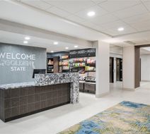 Hampton Inn & Suites Oakland Airport Lobby