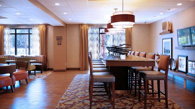 <b>Hampton Inn Crystal River Lobby</b>. Images powered by <a href="https://iceportal.shijigroup.com/" title="IcePortal" target="_blank">IcePortal</a>.