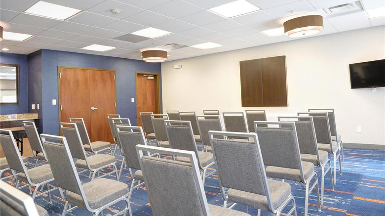<b>Hampton Inn Crystal River Meeting</b>. Images powered by <a href="https://iceportal.shijigroup.com/" title="IcePortal" target="_blank">IcePortal</a>.
