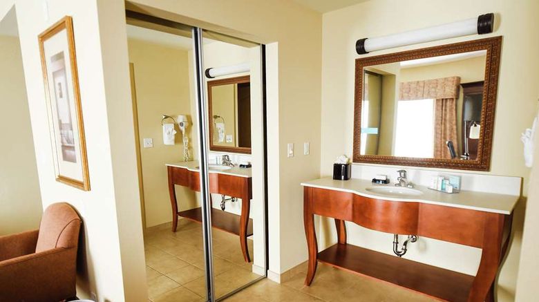 <b>Hampton Inn & Suites Ocala - Belleview Room</b>. Images powered by <a href="https://iceportal.shijigroup.com/" title="IcePortal" target="_blank">IcePortal</a>.