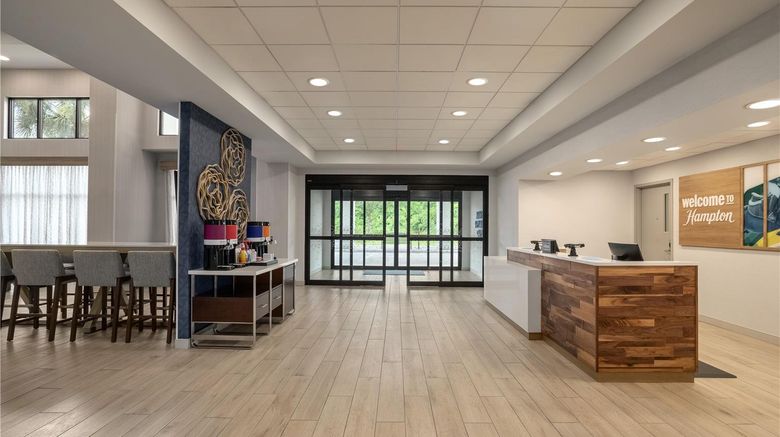 <b>Hampton Inn & Suites Ocala - Belleview Lobby</b>. Images powered by <a href="https://iceportal.shijigroup.com/" title="IcePortal" target="_blank">IcePortal</a>.