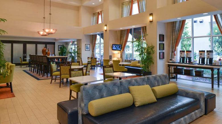 <b>Hampton Inn & Suites Ocala Lobby</b>. Images powered by <a href="https://iceportal.shijigroup.com/" title="IcePortal" target="_blank">IcePortal</a>.