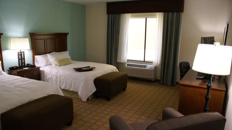 Hampton Inn & Suites Center Room