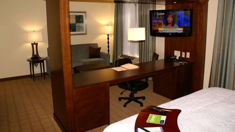 Hampton Inn & Suites Center Room