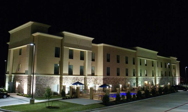 Hampton Inn & Suites Center Exterior