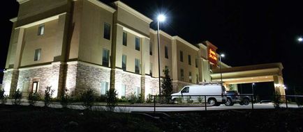 Hampton Inn & Suites Center Exterior