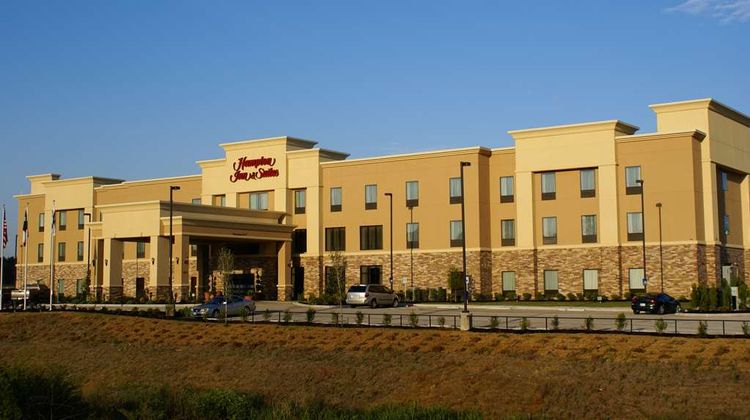 Hampton Inn & Suites Center Exterior