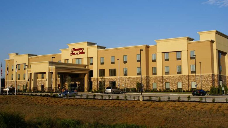 <b>Hampton Inn & Suites Center Exterior</b>. Images powered by <a href="https://iceportal.shijigroup.com/" title="IcePortal" target="_blank">IcePortal</a>.