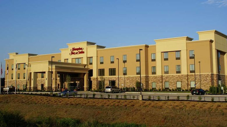 <b>Hampton Inn & Suites Center Exterior</b>. Images powered by <a href="https://iceportal.shijigroup.com/" title="IcePortal" target="_blank">IcePortal</a>.
