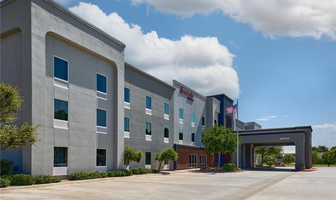 Hampton Inn Odessa Exterior