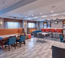 Hampton Inn Norfolk Lobby
