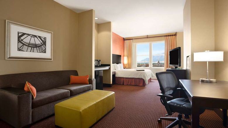 <b>Hampton Inn & Suites Ogden Room</b>. Images powered by <a href="https://iceportal.shijigroup.com/" title="IcePortal" target="_blank">IcePortal</a>.