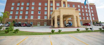 Hampton Inn & Suites, OKC/Airport Exterior