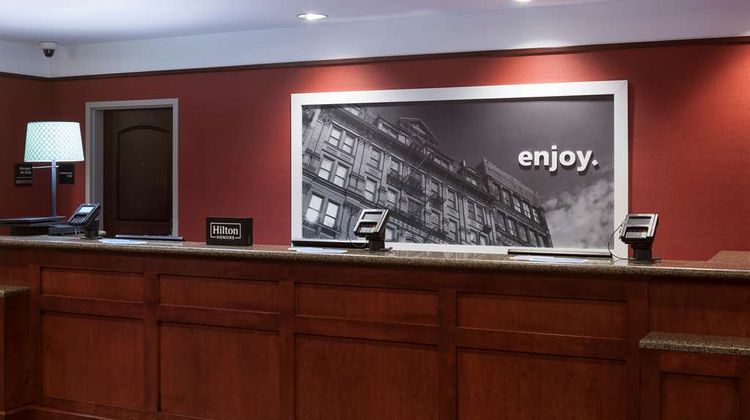 Hampton Inn & Suites Bricktown Lobby
