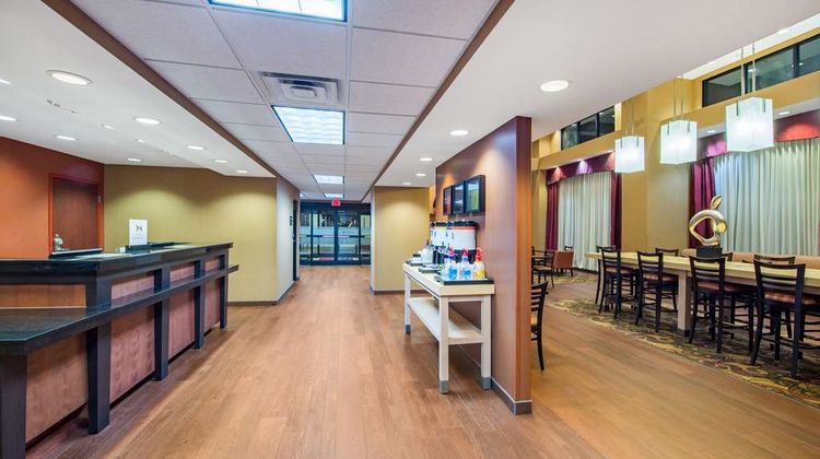 Hampton Inn & Suites by Hilton OKC South Lobby