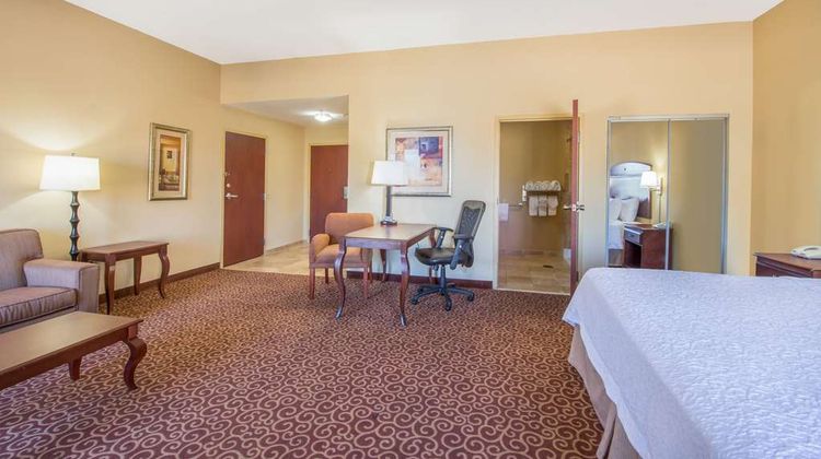 Hampton Inn & Suites by Hilton OKC South Room