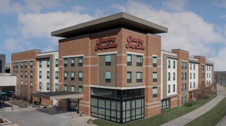 Hampton Inn & Suites Omaha Downtown Exterior